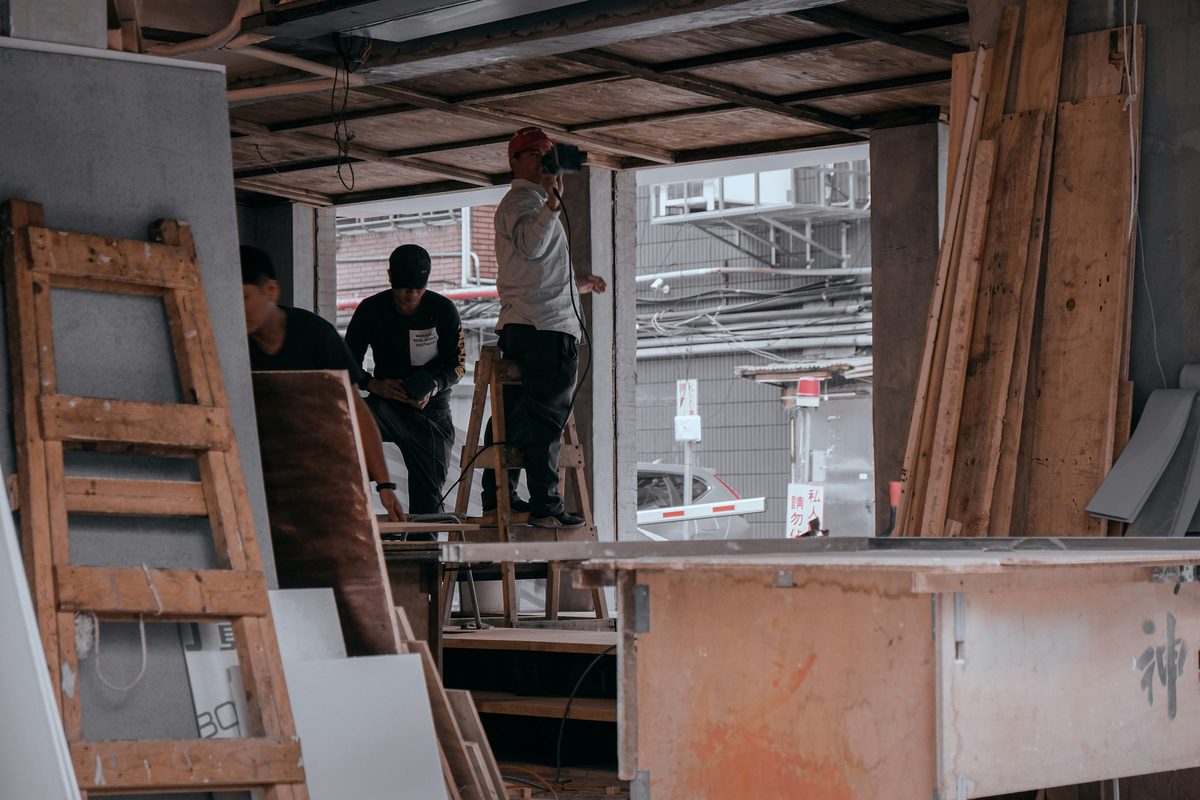 Interno di un centro commerciale durante lavori di restyling